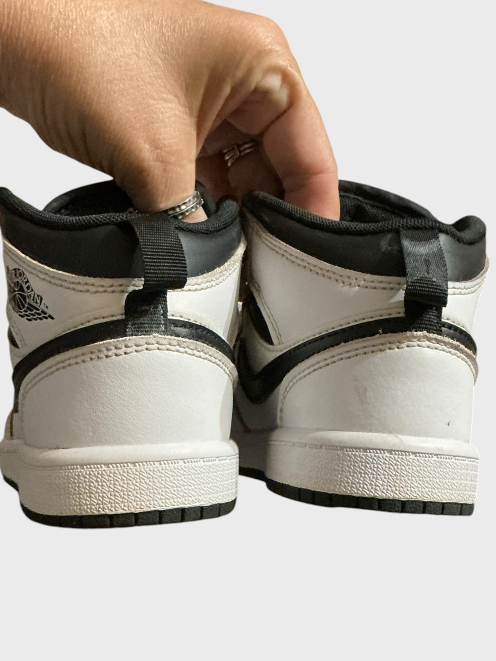 Nike Air Jordan 1 Mid White Black Kids Size 13C Sneakers - Picture 4 of 7